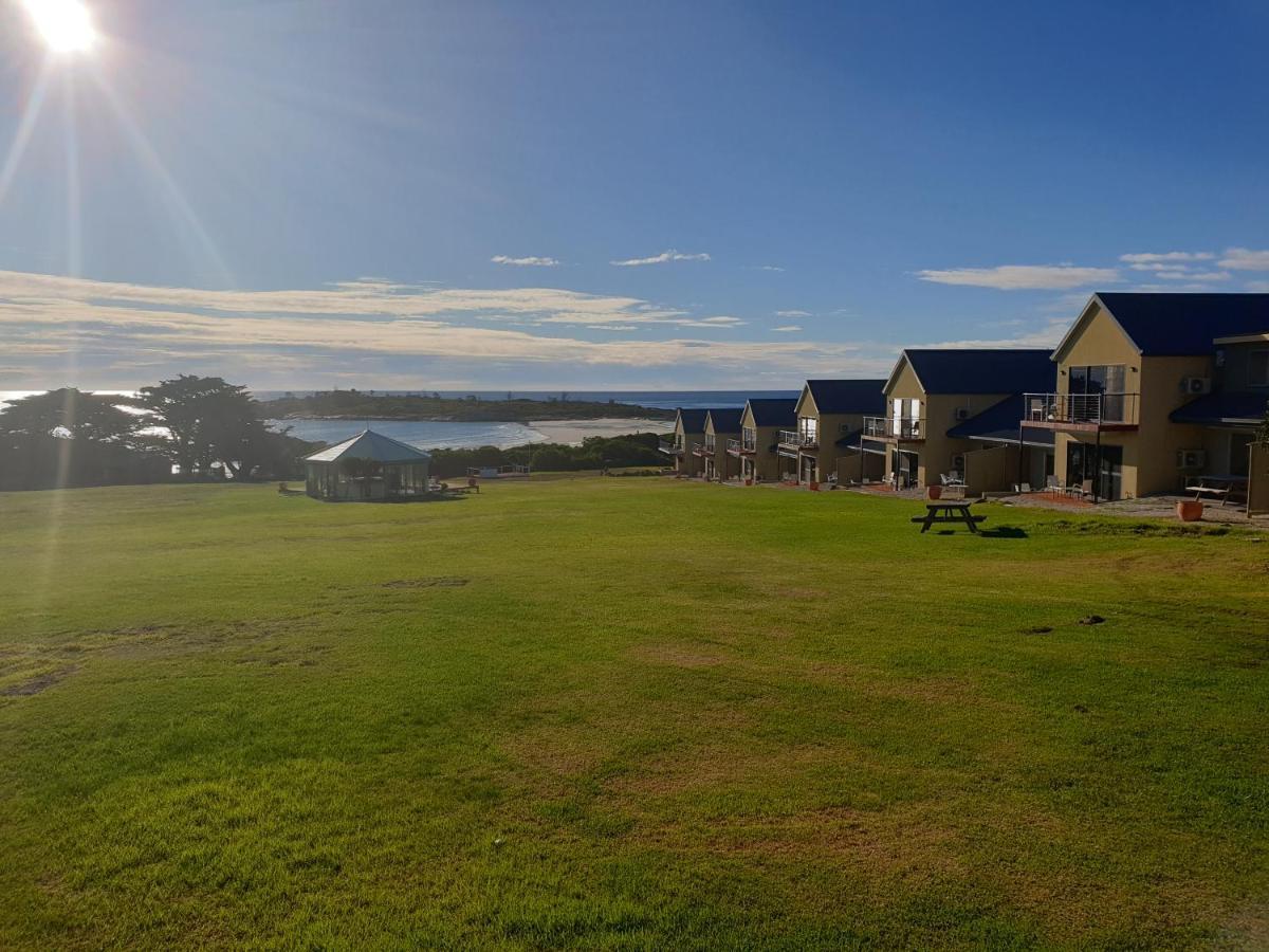 Diamond Island Resort, Restaurant & Bar And Penguin Show Bicheno Exterior photo