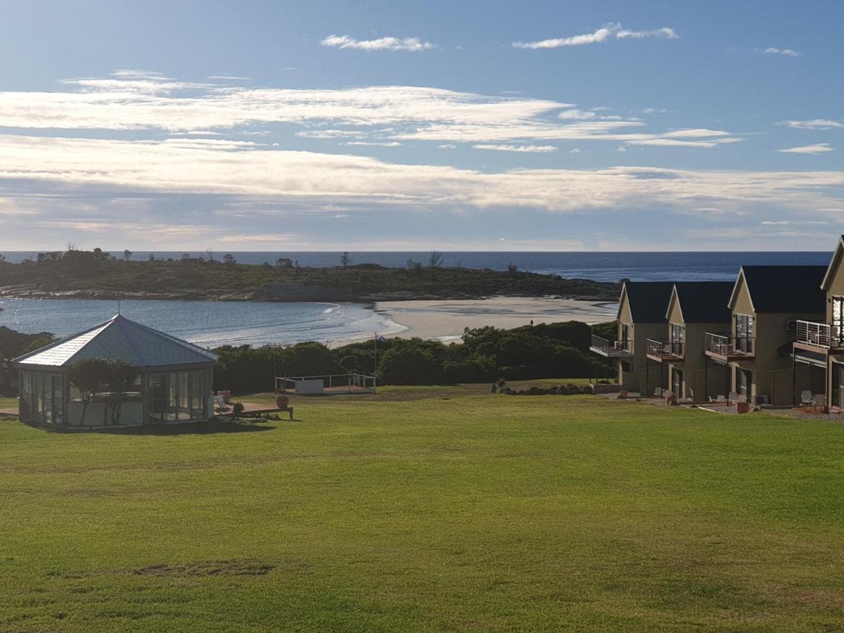 Diamond Island Resort, Restaurant & Bar And Penguin Show Bicheno Exterior photo